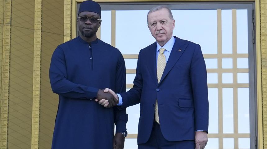 Beştepe'de resmi tören: Cumhurbaşkanı Erdoğan, Senegal Başbakanı Sonko'yu karşıladı