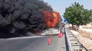 Şanlıurfa’da şehir içi yolcu otobüsü alev alev yandı