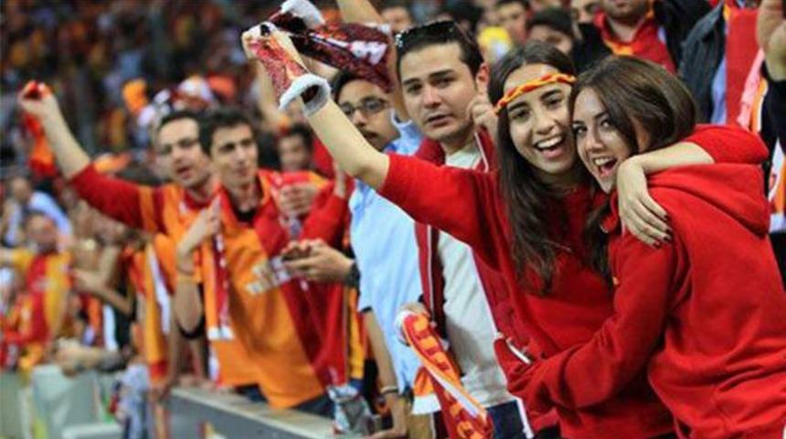 Galatasaray taraftarı soruyor: 2 aydır neden yok?