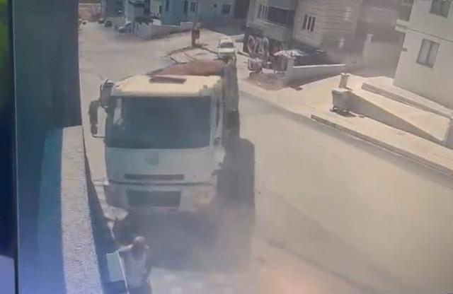 Bursa’da freni patlayan kamyon site duvarına çarptı 1