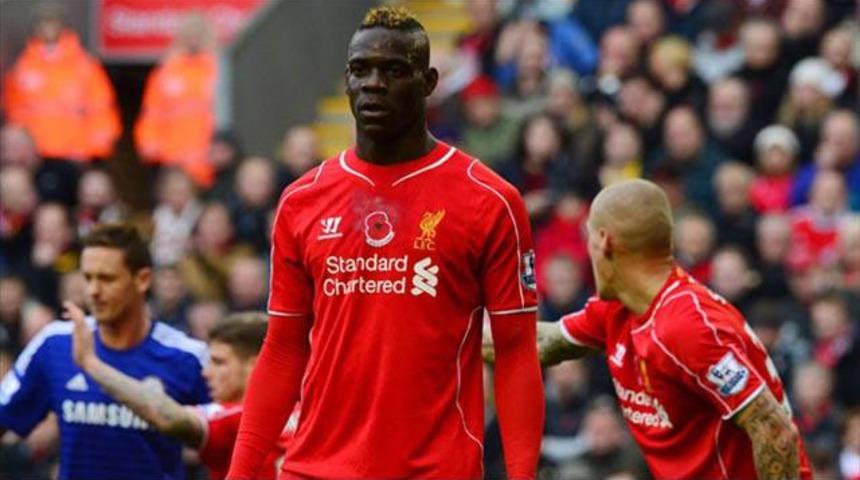 Balotelli kendisine kul&uuml;p bulamıyor!