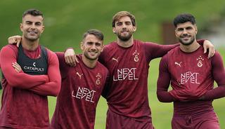 Galatasaray'da herkesi ters köşe yapan gelişme! Ayrılacak dendi, sözleşmesi uzatılıyor