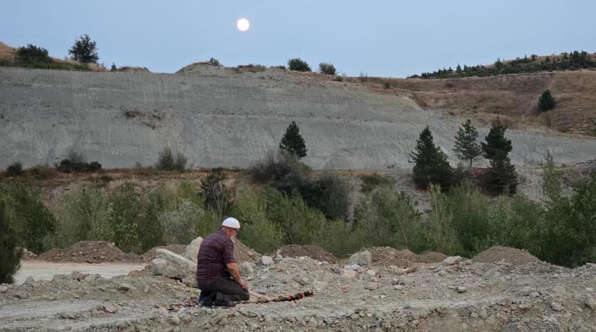 Yer: Karabük... Yangında evini terk edip karşı tepede namazını kıldı