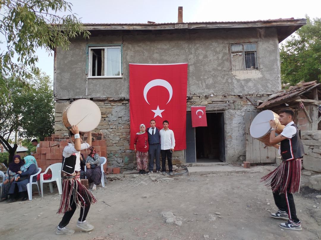 Sosyal medya paylaşımıyla gündem olmuştu! İbrahim Çetin askere törenle uğurlandı 7