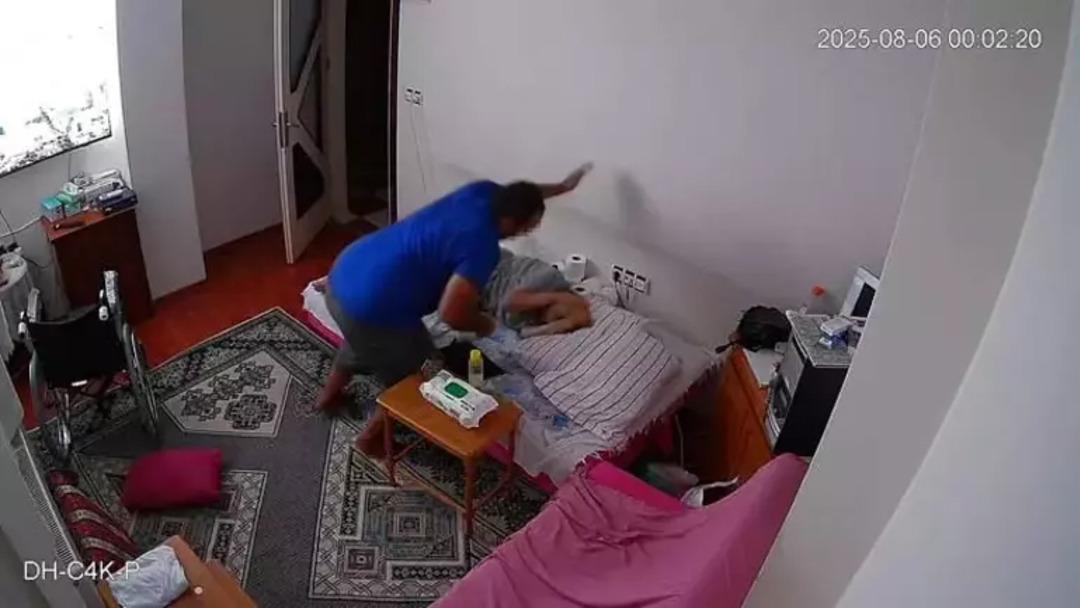 Şizofren doktor yatalak annesini döverek komalık etti! Valilikten açıklama geldi 1