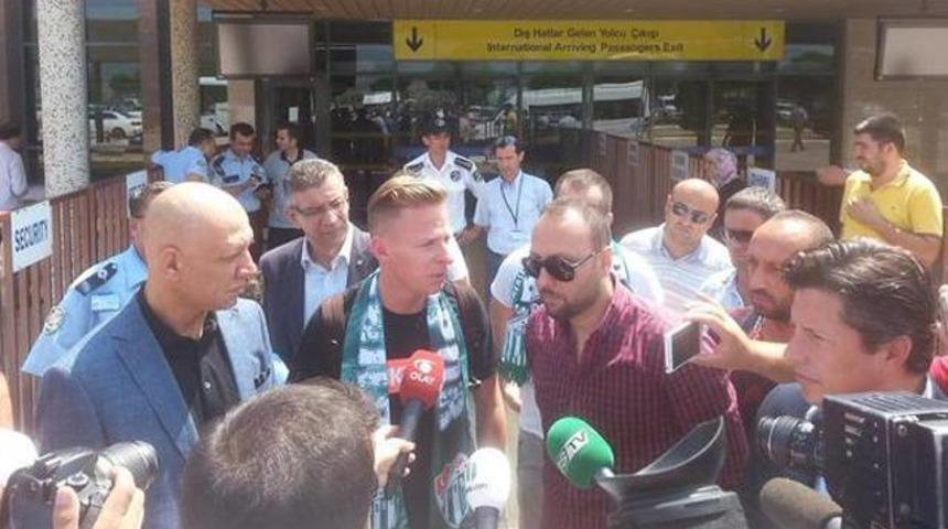 Dzsudzsak &ouml;zel u&ccedil;akla Bursa'ya geldi