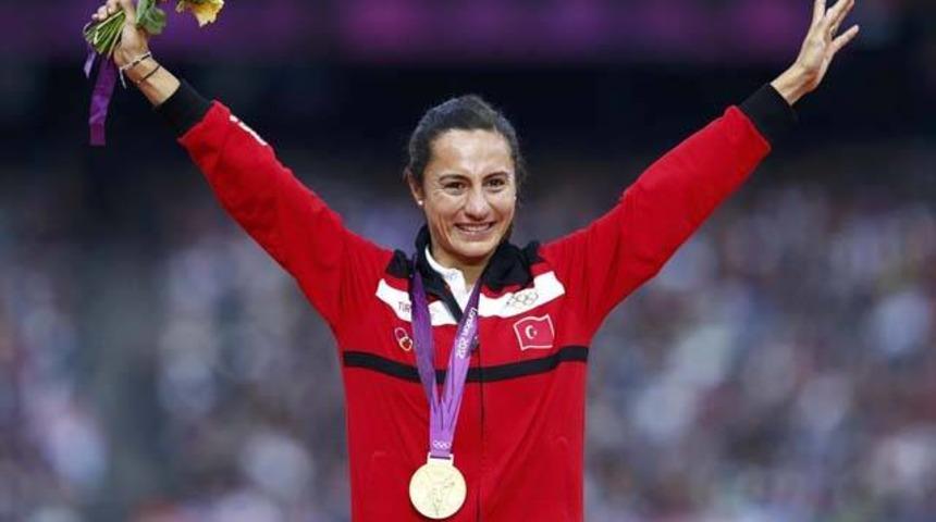 Milli atlete bir darbe daha