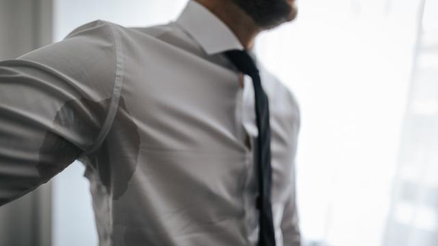 Kıyafetlerdeki ter lekesi nasıl çıkar? Kıyafetlerdeki ter lekesini temizleme yöntemleri