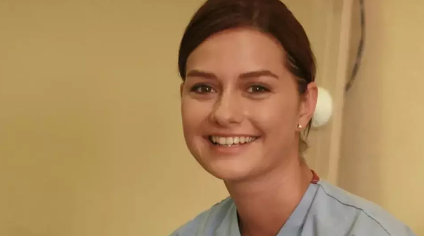 Yasemin Özilhan sporu aksatmıyor! Beyaz şortuyla poz verip fiziğini sergiledi