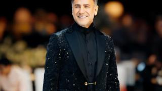 İzzet Yıldızhan sır gibi sakladığı eşi Ajda ve kızı Zelal ile düğüne gitti! Sosyal medya onları konuştu! 'Şanslı adam'