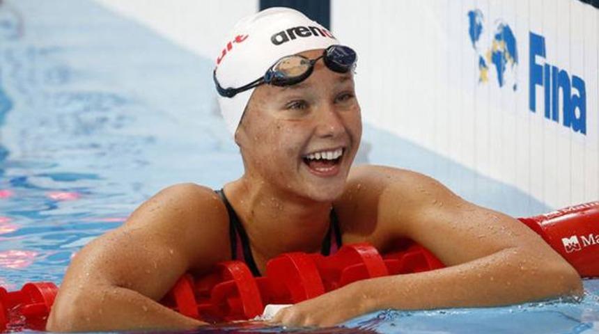 Viktoria Zeynep G&uuml;neş 50 metre kurbağalamada altın kazandı