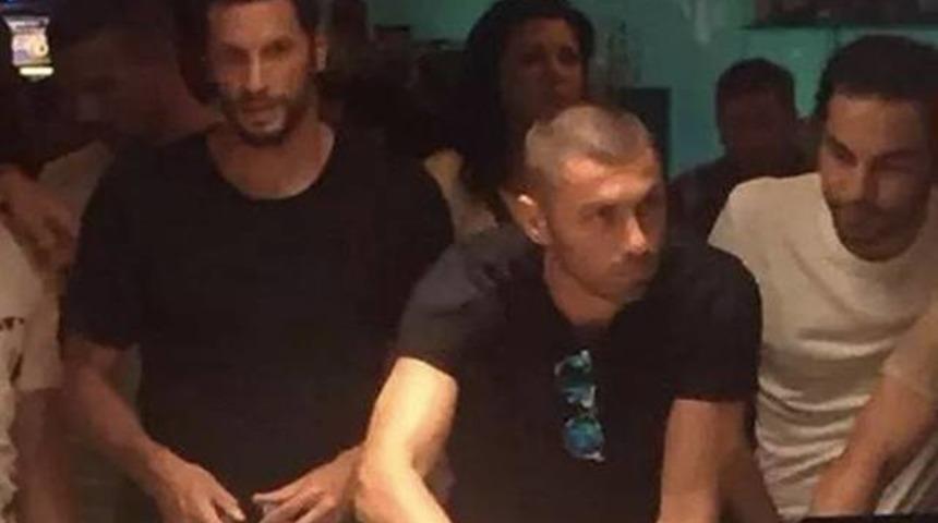 Galatasaraylı futbolcular kumar oynarken yakalandı