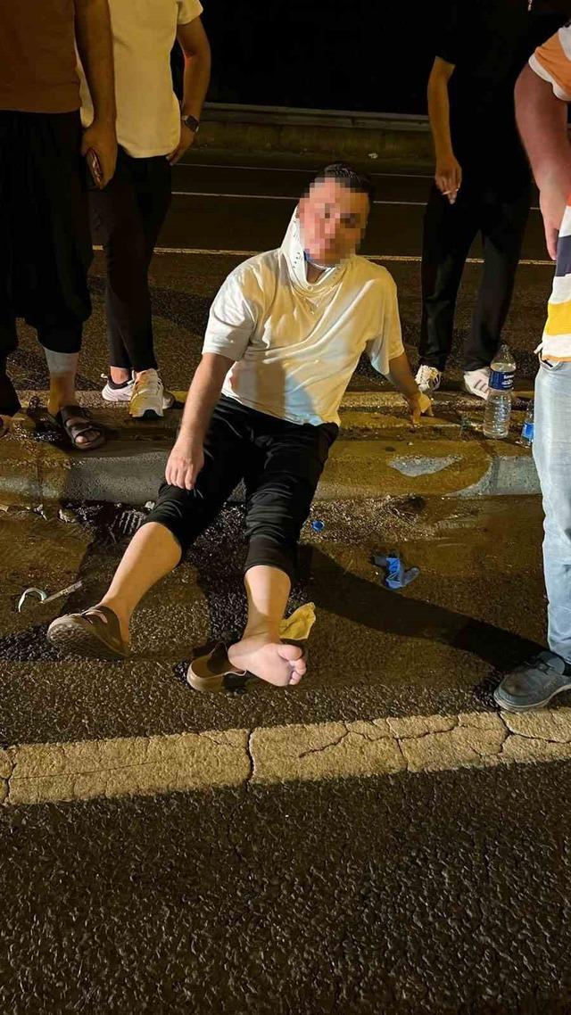 Kırmızı ışıkta geçen otomobil, araca çarptı: 5 yaralı 3