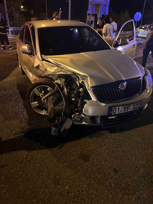 Kırmızı ışıkta geçen otomobil, araca çarptı: 5 yaralı 1