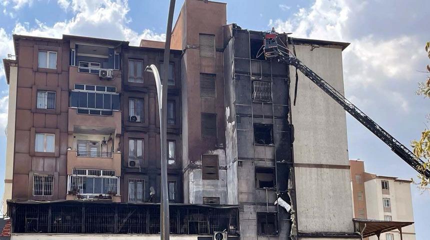 Gaziantep'te 5 katlı binada yangın; 23 kişi dumandan etkilendi
