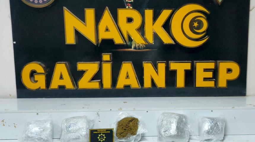 Otomobilde 5 kilo 400 gram uyuşturucu ele geçirildi