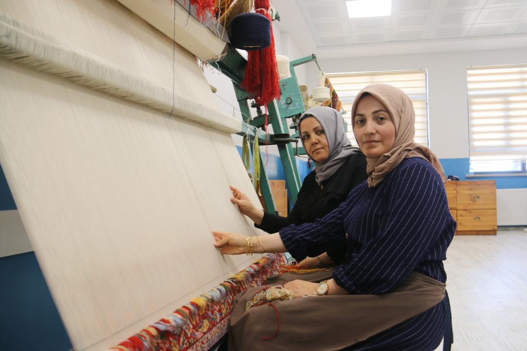 Dünyaca ünlü Osmanlı döneminden günümüze ulaşan Sivas halıları: Sipariş veren 1 yıl bekliyor: Metrekaresi 50 bin TL... 4