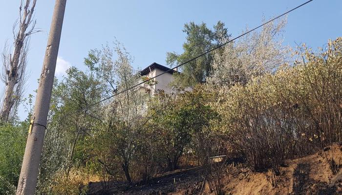 20840099-700x400 Otluk alanda çıkan yangın evlere sıçramadan söndürüldü