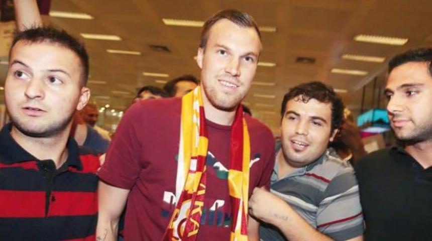 Galatasaray'da y&uuml;zyılın skandalı!