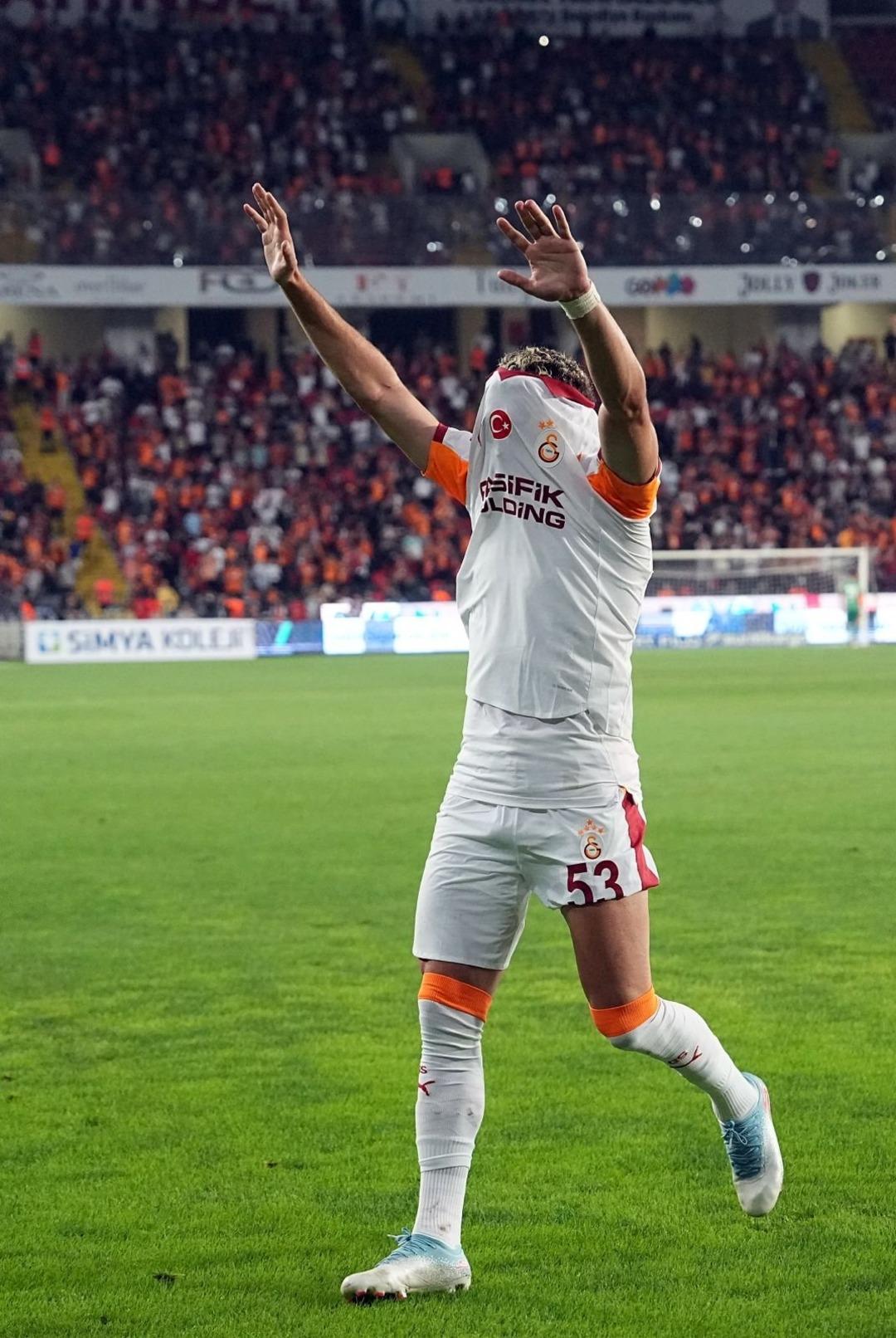 Galatasaray sezona farklı galibiyetle başladı! Cimbom Gaziantep deplasmanından farklı galibiyetle dönüyor... 2