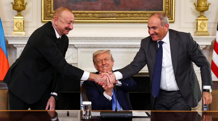 Beyaz Saray'da kritik zirve! Trump, Aliyev ve Paşinyan imzaladı: "Azerbaycan ile Ermenistan arasında barış sağlamayı başardık" 