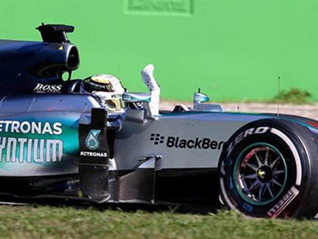 Hamilton ardına bakmadı!