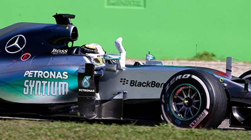 Hamilton ardına bakmadı!