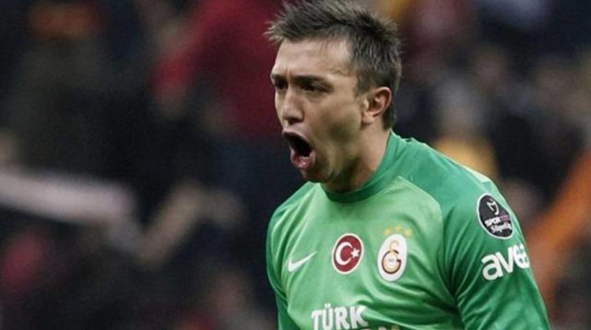 Muslera devre arasında gidiyor