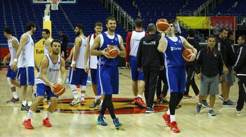 Almanya ma&ccedil;ı &ouml;ncesi b&uuml;y&uuml;k skandal!