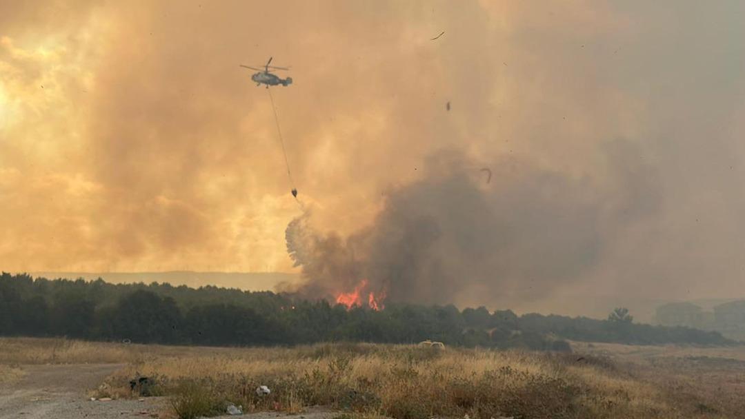 Çanakkale alevlere teslim olmuştu! Bakan Yumaklı son durumu paylaştı: "Büyük ölçüde kontrol altına alınmıştır" 2