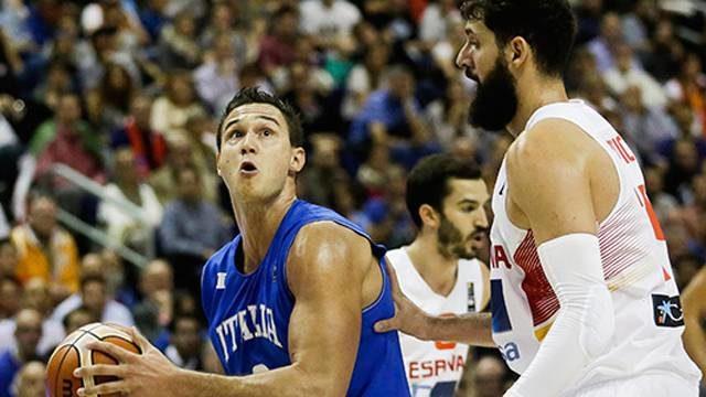 Mirotic, Sırbistan bayrağını yırttı