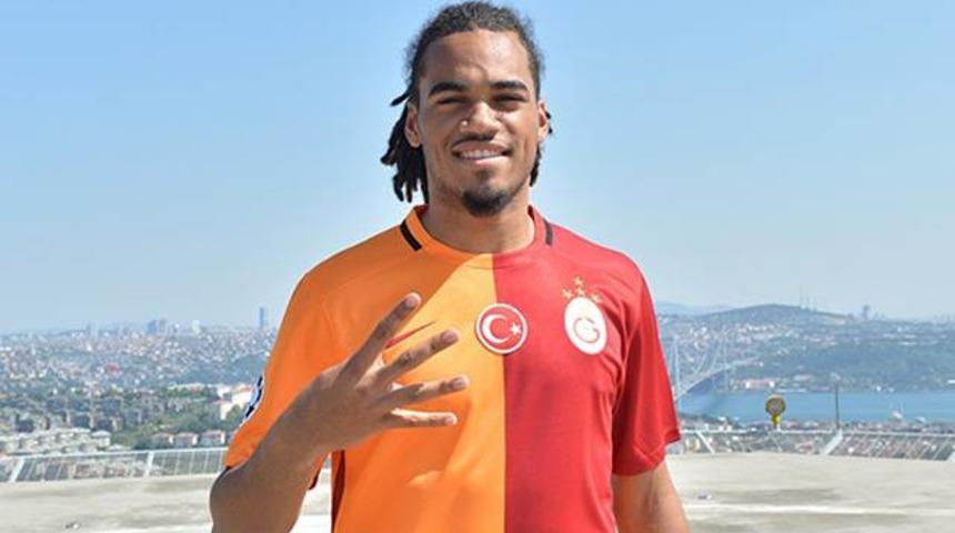 Denayer'den Van Persie'ye b&uuml;y&uuml;k &ouml;vg&uuml;
