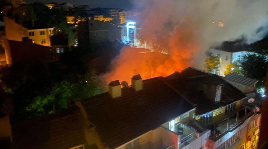 Tavşanlı’da kuaför dükkanında yangın