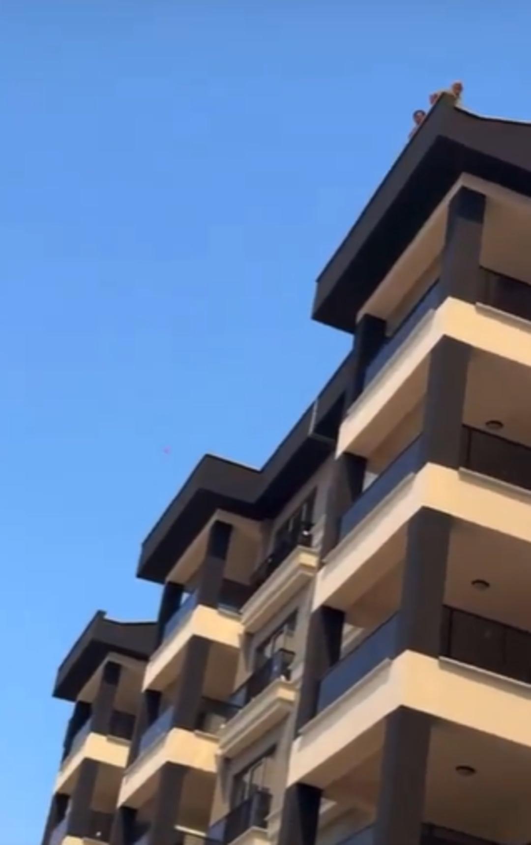 Utanç verici görüntü! Yangından kurtarılan koyunlar siteye alınmadı 2