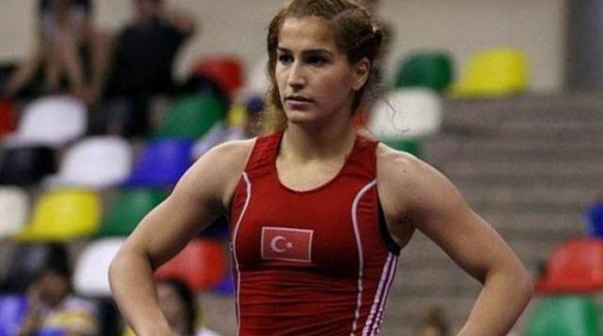 Buse Tosun &uuml;st turda