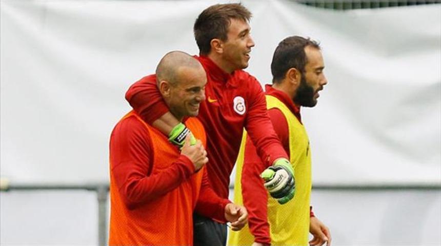 Muslera yedek kalabilir!