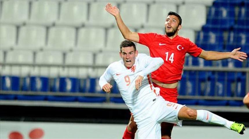 Hakan &Ccedil;inemre, Michal Kadlec'i solladı