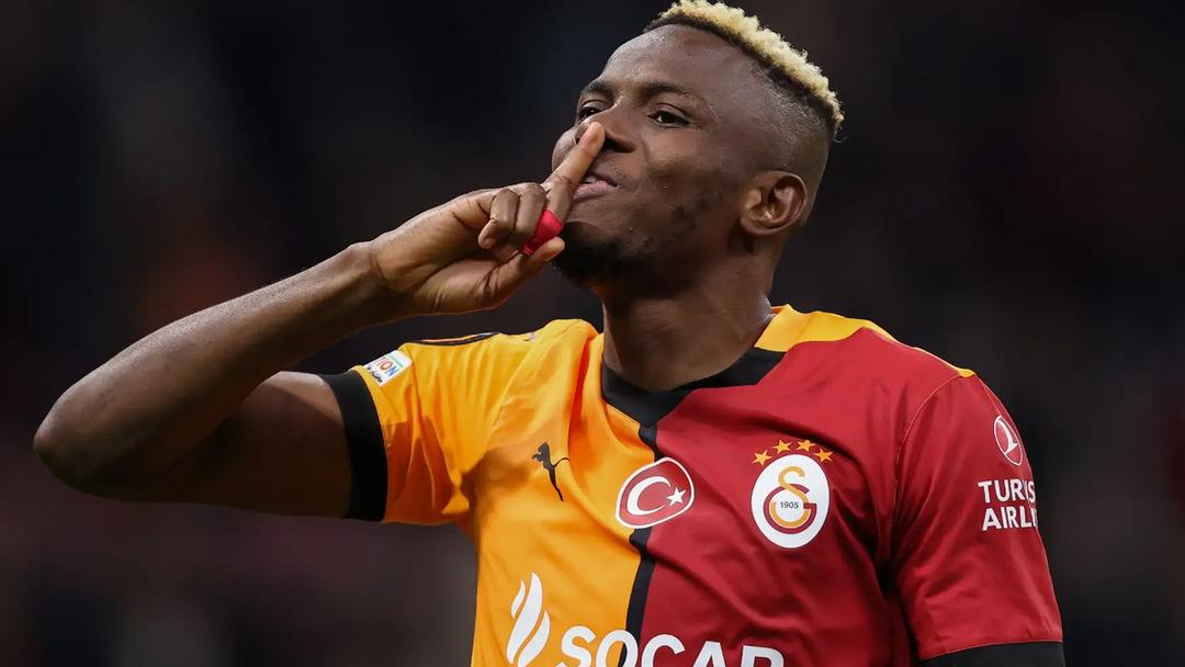 Rekor bonservisle Türkiye ye transfer olmuştu! Osimhen in İstanbul a gelişinde internet rekoru kırıldı 2