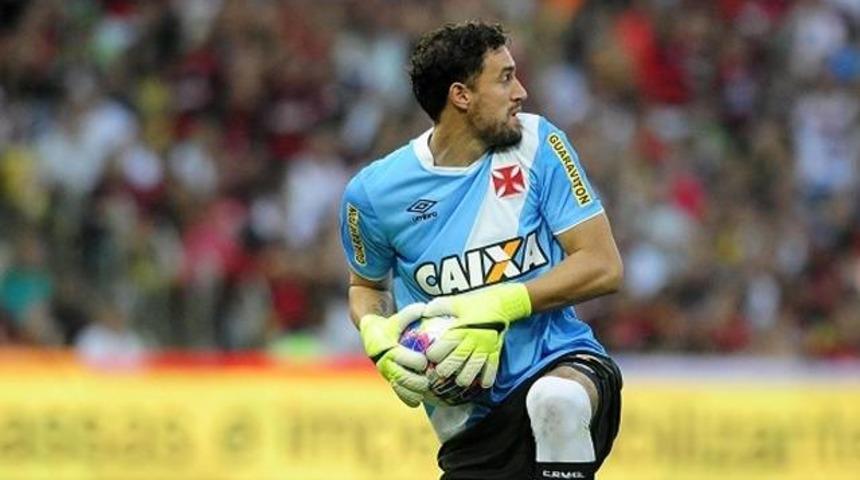 Beşiktaş, Muslera'yı yedek bırakan kaleciyi alacak!