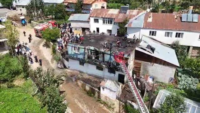Şiran’da çatı yangını korkuttu 1
