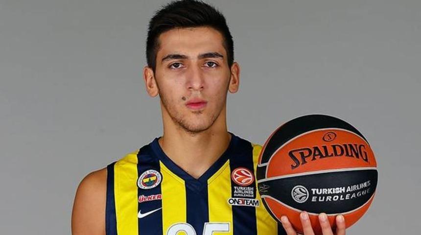  Kenan Sipahi 1 yıllığına Pınar Karşıyaka'da