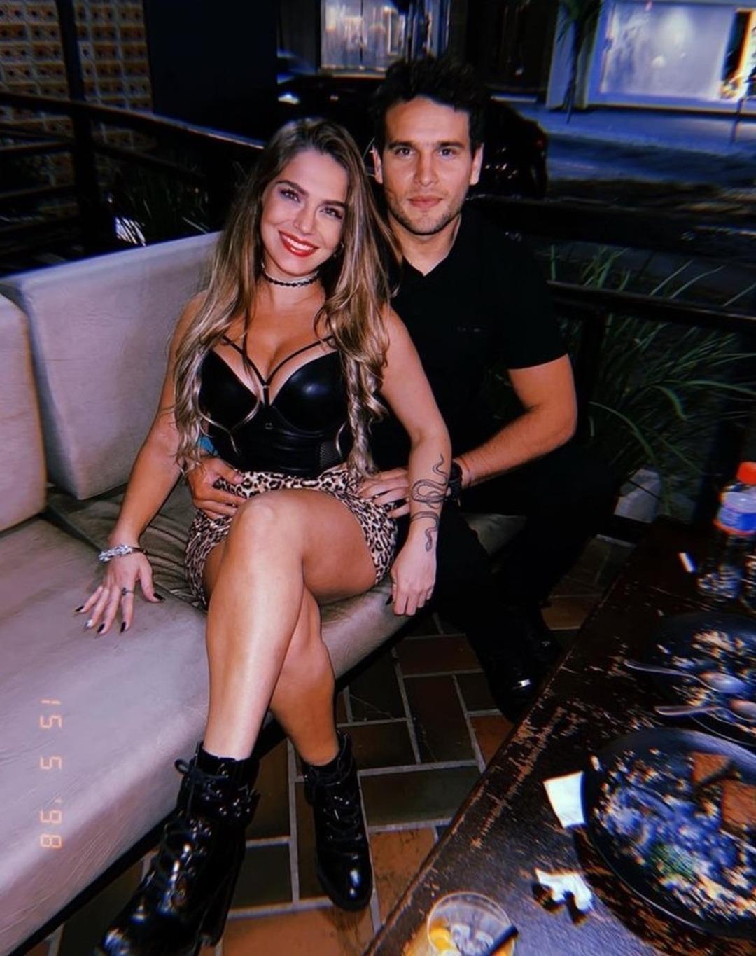 Futbolcu hakkında skandal iddia! Model sevgilisini merdivene bağlayıp işkence etmiş!  1