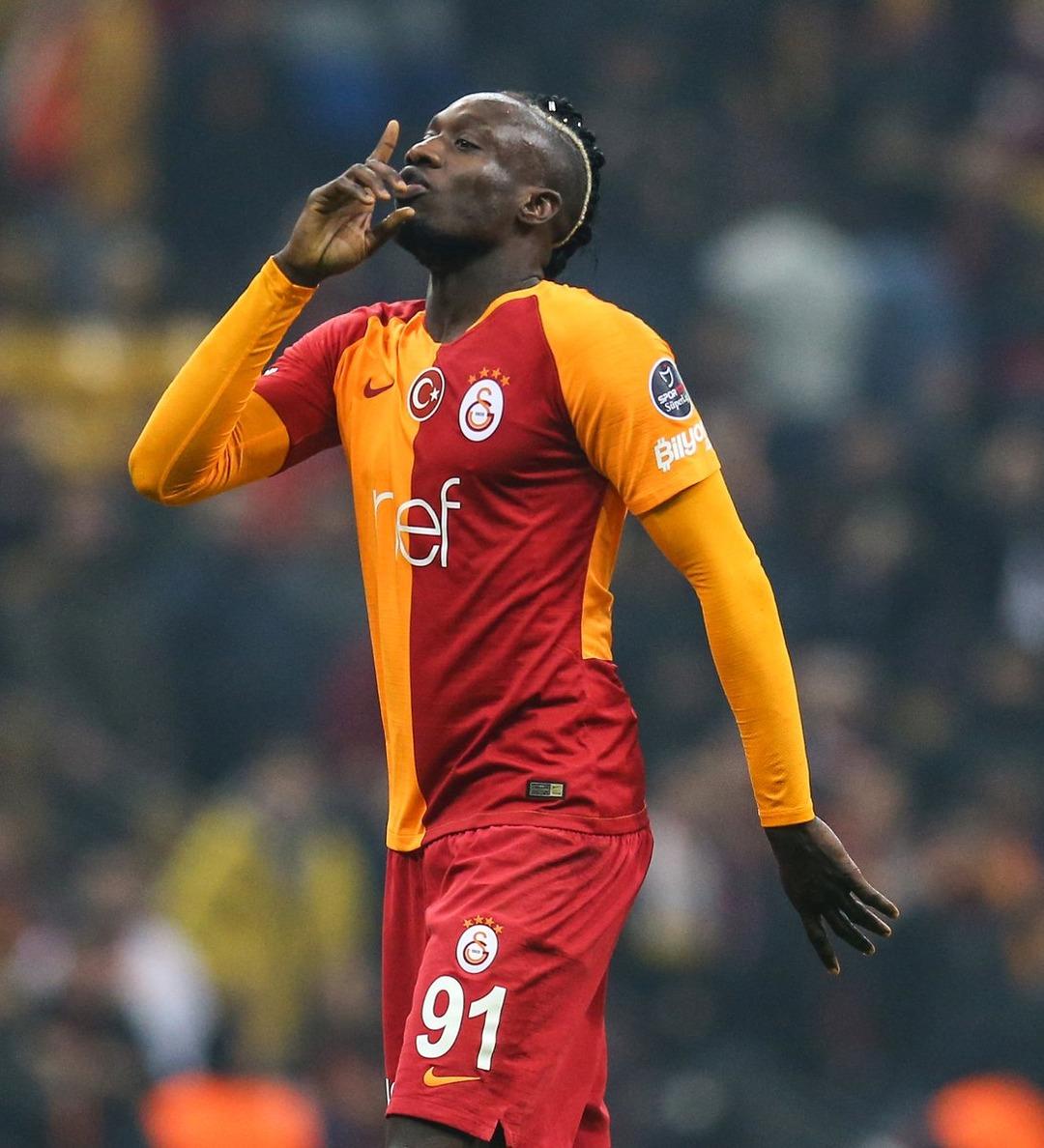 Türkiye liginin eski gol kralı Mbaye Diagne nin yeni adresi çok şaşırttı! Yıldız golü Amedspor a transfer oldu... 1