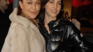 Kaya Çilingiroğlu ve Hülya Avşar'ın kızı Zehra ayna karşısına geçip hazırlandı! Tarzıyla tam not aldı