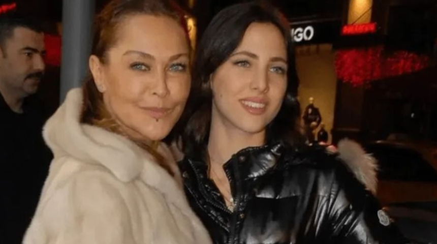 Kaya Çilingiroğlu ve Hülya Avşar'ın kızı Zehra ayna karşısına geçip hazırlandı! Tarzıyla tam not aldı