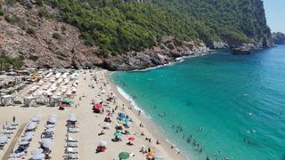 Alanya'da sıcak hava nedeniyle plajlar doldu