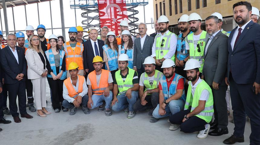 Bakan Uraloğlu, Kapadokya Havalimanı'nın yeni terminal binası inşaatında incelemede bulundu