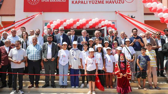 Bakan Bak, Çınar Gençlik Merkezi ve Yarı Olimpik Yüzme Havuzu Açılış Törenine katıldı