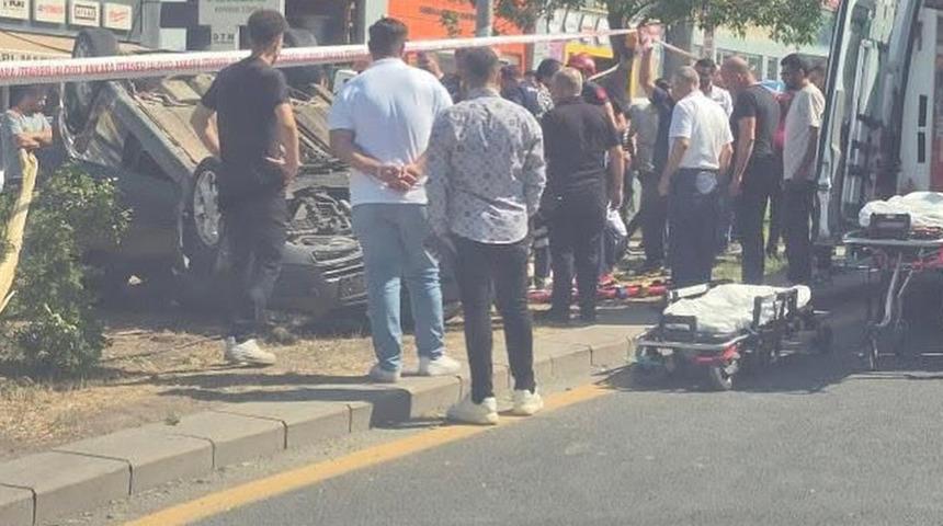 Ankara'da kontrolden çıkan otomobil refüje devrildi