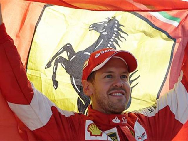 Singapur'da zafer Vettel'in